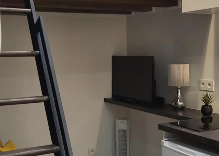 Petite Chambre A Paris Avec Ascenseur !