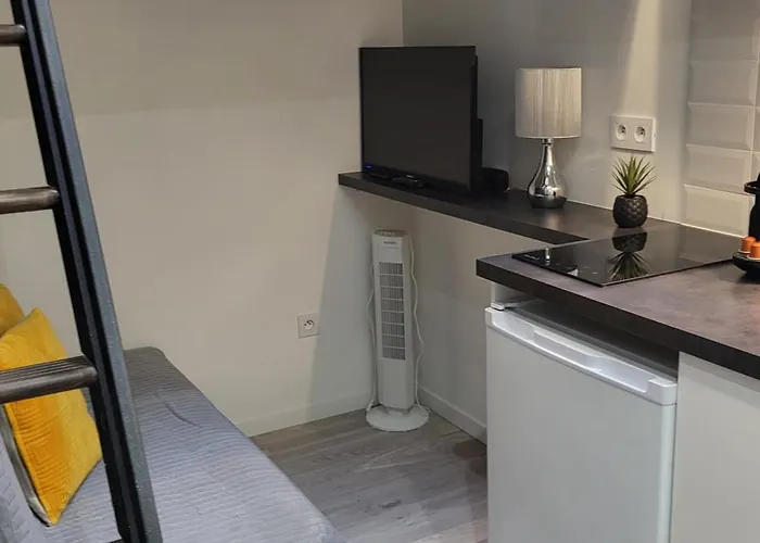 Petite Chambre A Paris Avec Ascenseur !